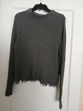 Distressed Hem Crewneck Sweater - Gray